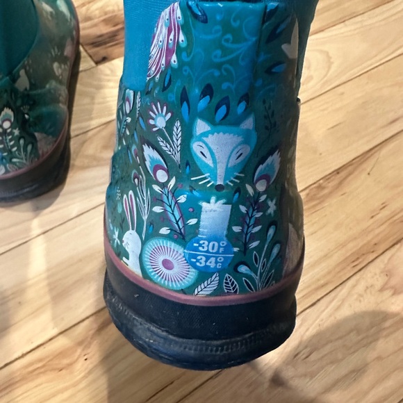BOGS girl youth winter boots. Size 39, youth 6. Teal - Picture 3 of 5